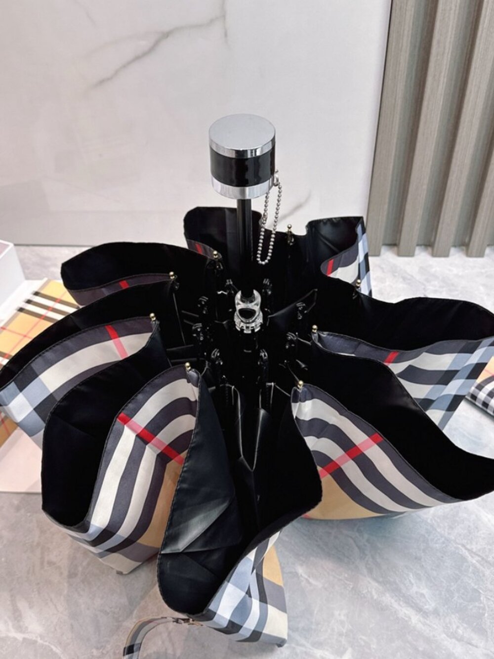 Burberry Manual Folding Umbrella (Sun & Rain) - Picture 9 of 9